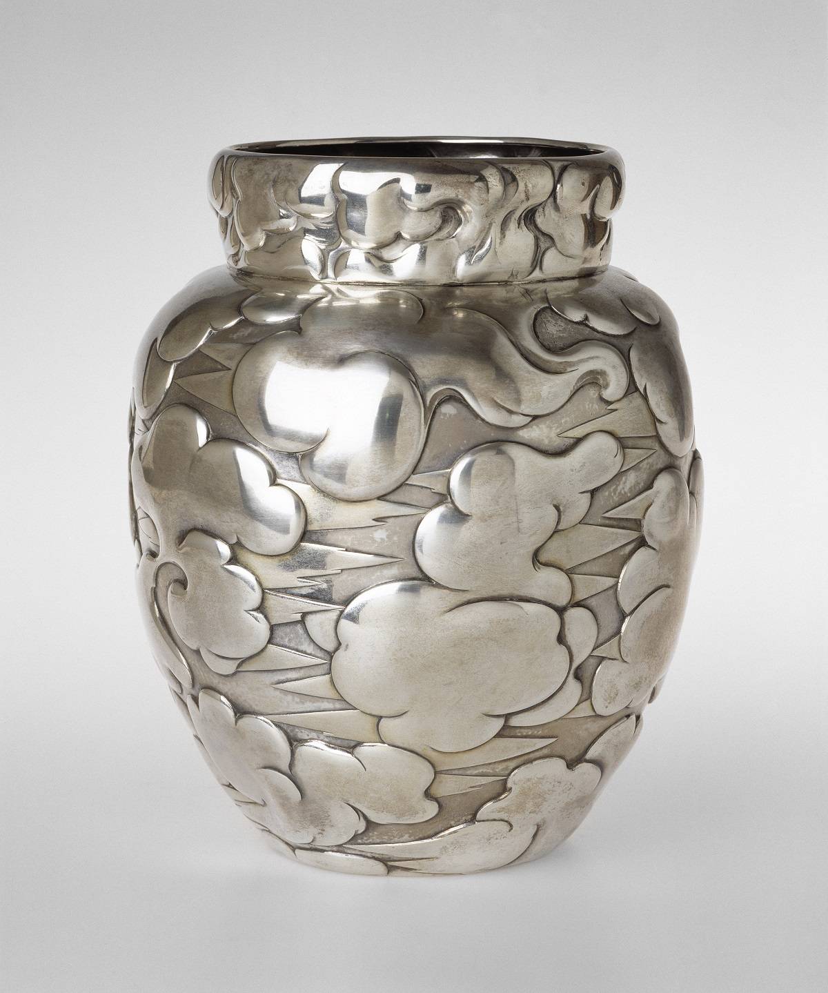 Silver vase by Thorvald Bindesbølla / (Photo: Pernille Klemp)