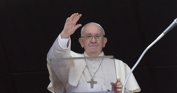 Papież Franciszek zapewnia, że na razie nie planuje ustąpienia z urzędu. Powiedział jednak, że po ewentualnej rezygnacji zostałby emerytowanym biskupem Rzymu i nie wróciłby do Argentyny.