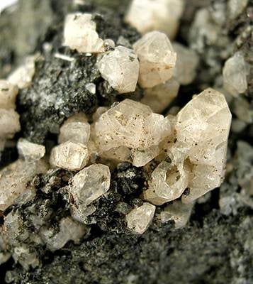 維蘇威 火山 發現 的 混雜 在 中 中 的 鈣 長 ​​石 （維基 百科）