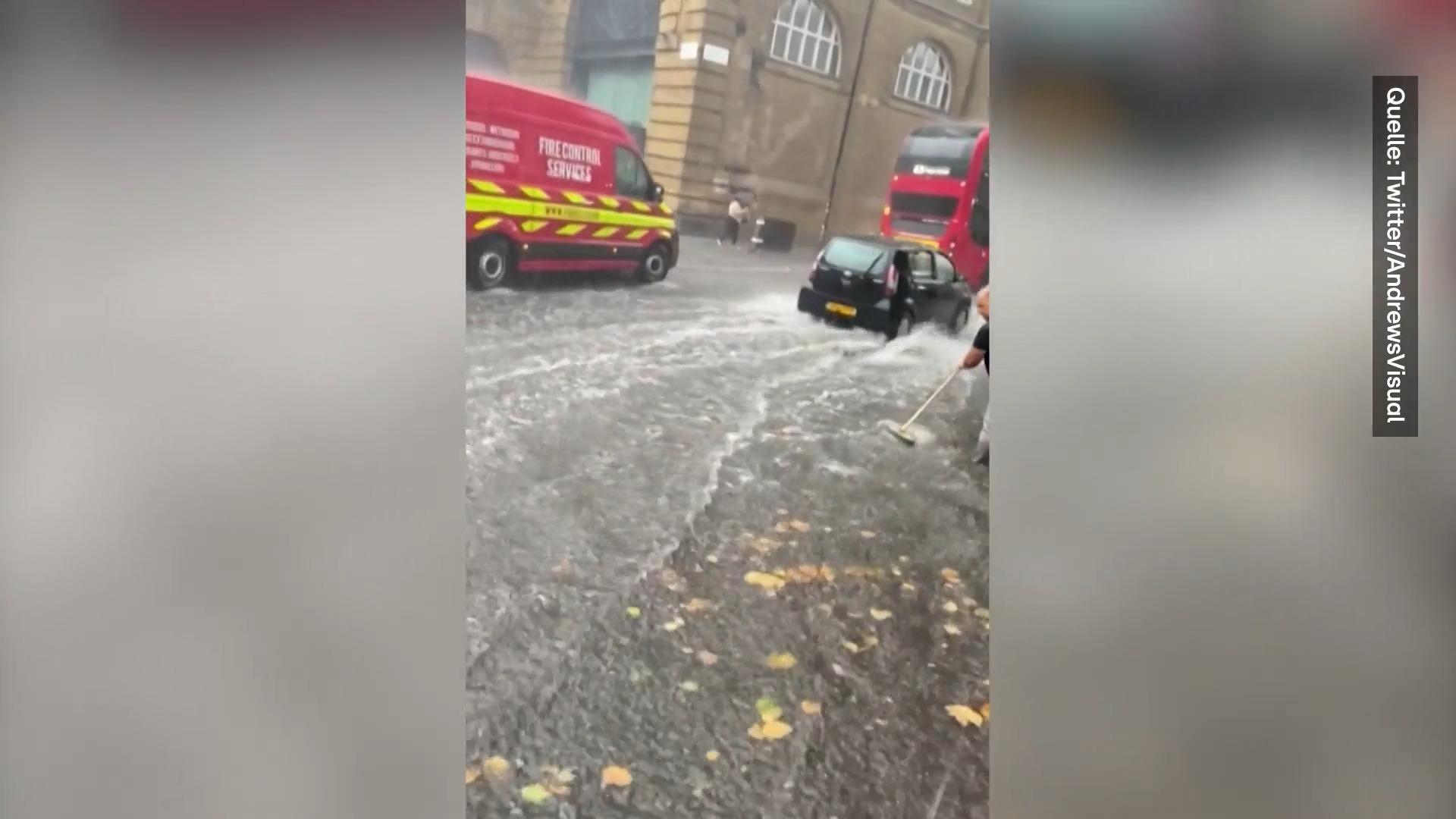 Stormy floods hit England Heavy rain