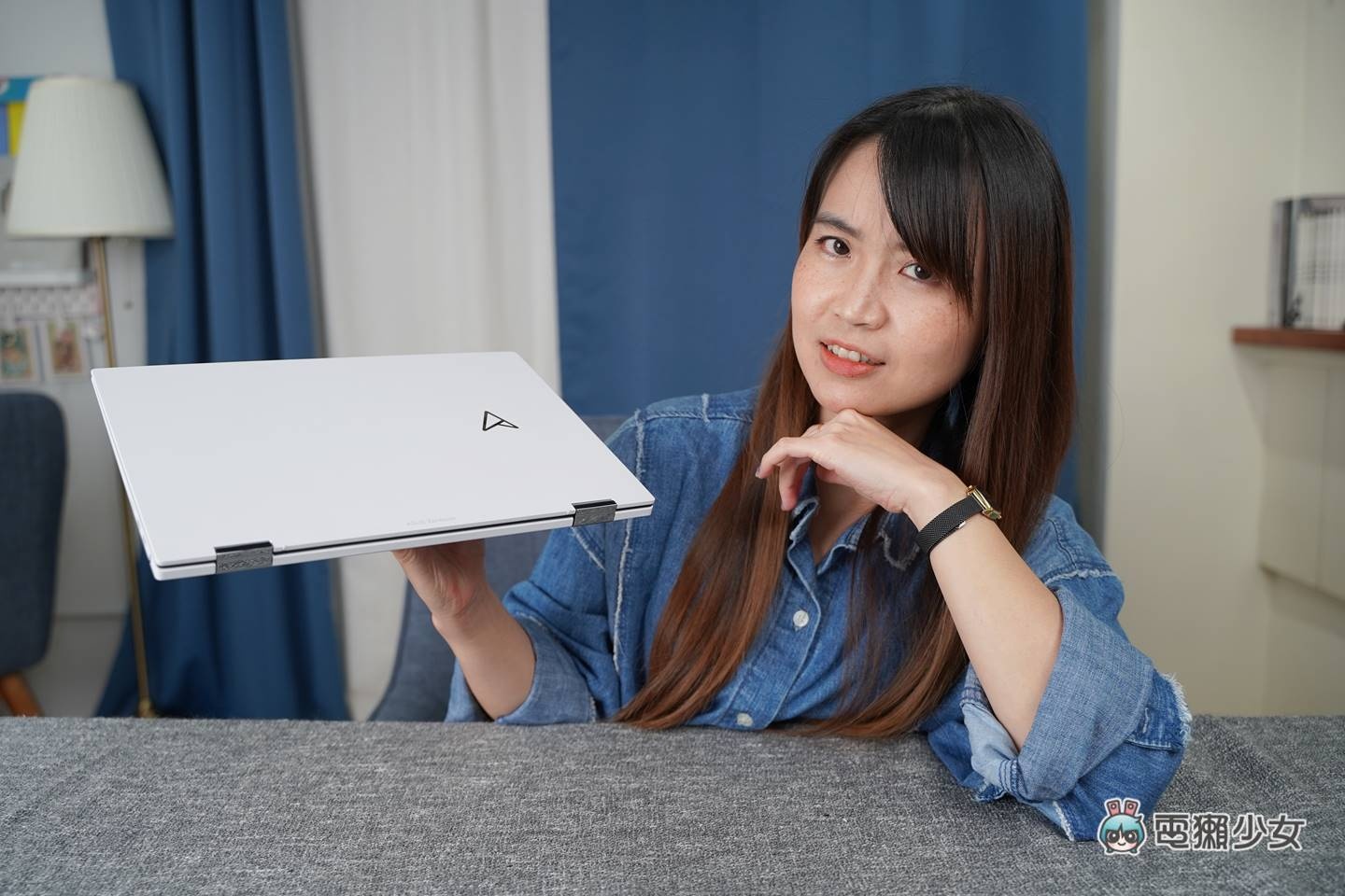 機比人美這怎麼行 Zenbook S 13 Flip OLED（UP5302）翻轉觸控筆電，1.1公斤當平板公主抱