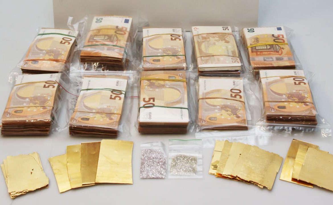 A couple hides 93,000 euros in stockings |  regional