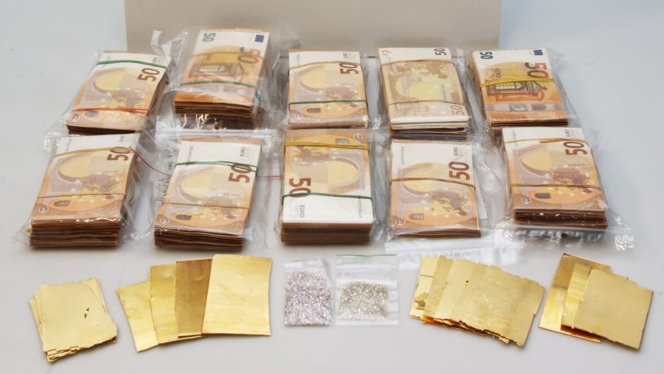 A couple hides 93,000 euros in stockings |  regional