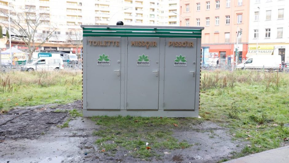 Klo am Kotti in Kreuzberg: Lots of toilet sarcasm chirping