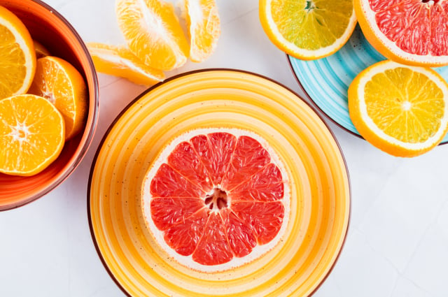 柑橘柚皮苷，存在於葡萄柚中的天然黃酮醇配糖體，可改善骨礦物質密度、骨量和骨厚度。（Jana Ohajdova on Unsplash）