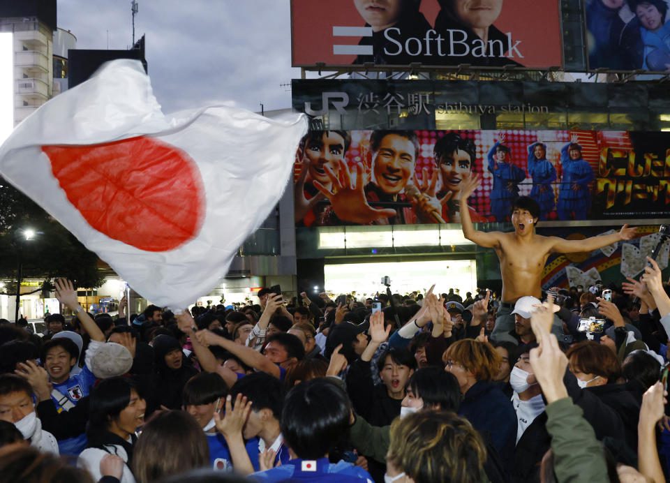 FOOTBALL - FIFA World Cup Qatar 2022 - Fans in Tokyo watch Japan vs Spain - Tokyo, Japan - December 2, 2022 Japan fans celebrate at Shibuya Crossing after the match as Japan advance to the knockout stages REUTERS/Kim Kyung-hoon